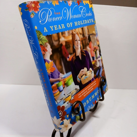 PIONEER WOMAN Cooks - A YEAR OF HOLIDAYS 140 Step by Step Recipes By Ree Drumond - Picture 2 of 12